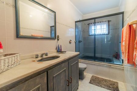 Casa à venda com 258m², 4 quartos e 4 vagasBanheiro Social