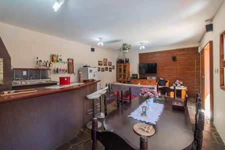 Casa à venda com 258m², 4 quartos e 4 vagasEspaço de Festas