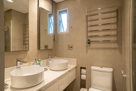 Apartamento à venda com 108m², 2 quartos e 2 vagasBanheiro da Suíte