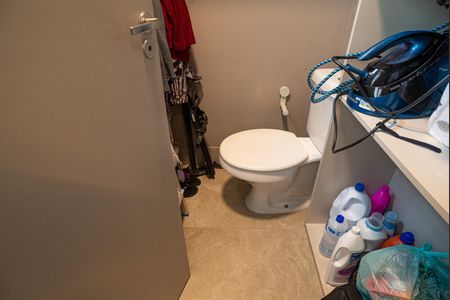 Apartamento à venda com 108m², 2 quartos e 2 vagasBanheiro de Serviço