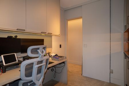 Apartamento à venda com 108m², 2 quartos e 2 vagasEscritório