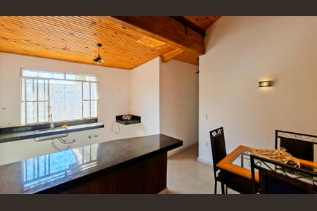 Casa à venda com 592m², 2 quartos e 10 vagas Casa à venda com 592m², 2 quartos e 10 vagasSala