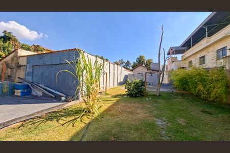 Casa à venda com 592m², 2 quartos e 10 vagas Casa à venda com 592m², 2 quartos e 10 vagasQuintal