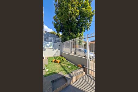 Casa à venda com 592m², 2 quartos e 10 vagas Casa à venda com 592m², 2 quartos e 10 vagasEntrada