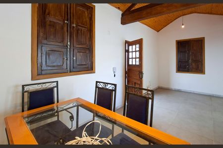 Casa à venda com 592m², 2 quartos e 10 vagas Casa à venda com 592m², 2 quartos e 10 vagasSala