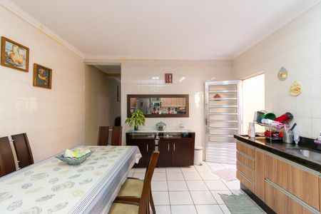 Casa à venda com 215m², 4 quartos e 2 vagasCozinha