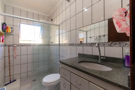 Casa à venda com 215m², 4 quartos e 2 vagasBanheiro 1