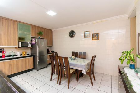 Casa à venda com 215m², 4 quartos e 2 vagasCozinha