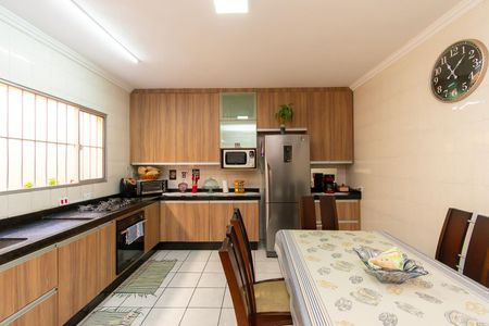 Casa à venda com 215m², 4 quartos e 2 vagasCozinha