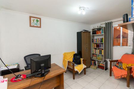 Casa à venda com 215m², 4 quartos e 2 vagasEscritório