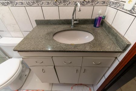 Casa à venda com 215m², 4 quartos e 2 vagasBanheiro 1