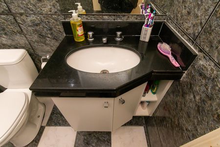 Casa à venda com 215m², 4 quartos e 2 vagasBanheiro 2