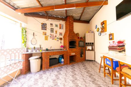 Casa à venda com 215m², 4 quartos e 2 vagasÁrea gourmet - Churrasqueira