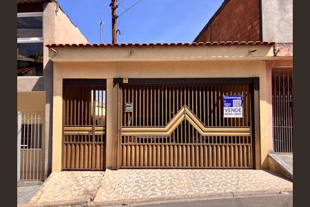 Casa à venda com 215m², 4 quartos e 2 vagasFachada