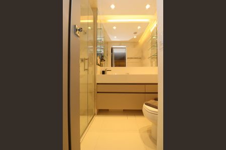 Banheiro de kitnet/studio para alugar com 1 quarto, 30m² em Jardins, São Paulo