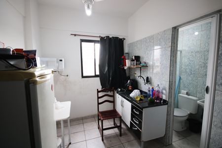 Cozinha de kitnet/studio para alugar com 1 quarto, 25m² em Vila Assuncao, Praia Grande