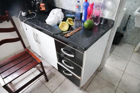 Cozinha de kitnet/studio para alugar com 1 quarto, 25m² em Vila Assuncao, Praia Grande