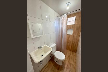 Banheiro Social de kitnet/studio para alugar com 1 quarto, 36m² em Vila Tupi, Várzea Paulista