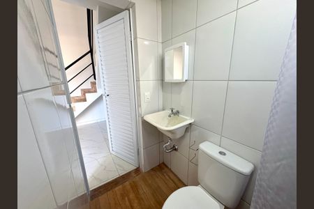 Banheiro Social de kitnet/studio para alugar com 1 quarto, 36m² em Vila Tupi, Várzea Paulista