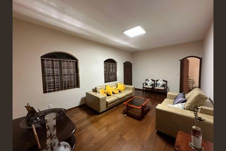 Casa para alugar com 360m², 4 quartos e 5 vagas