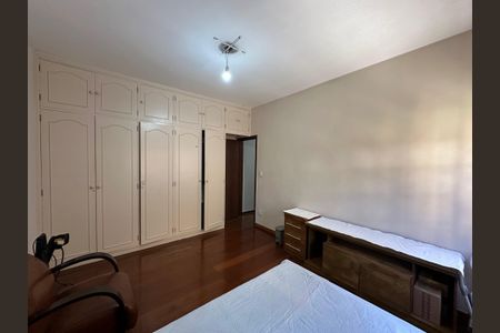 Casa para alugar com 360m², 4 quartos e 5 vagas