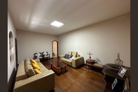 Casa para alugar com 4 quartos, 360m² em Alto Caiçaras, Belo Horizonte