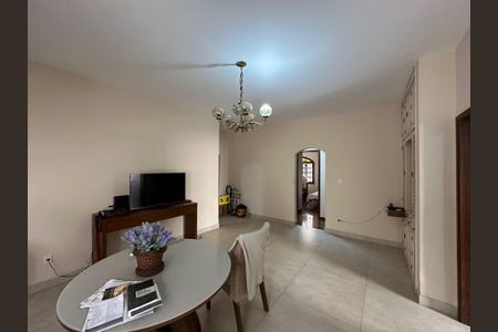 Casa para alugar com 360m², 4 quartos e 5 vagas