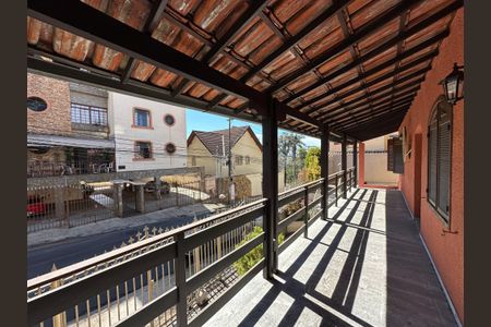 Casa para alugar com 360m², 4 quartos e 5 vagas