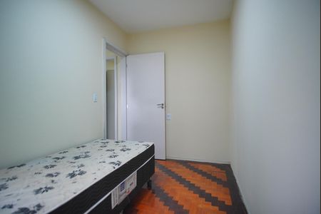 Quarto 2 de apartamento para alugar com 2 quartos, 52m² em Vila Jardim, Porto Alegre