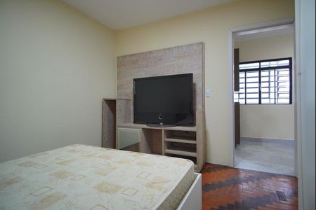 Quarto 1 de apartamento para alugar com 2 quartos, 52m² em Vila Jardim, Porto Alegre