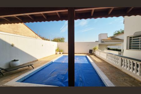 Casa à venda com 600m², 3 quartos e 7 vagasÁrea comum - Piscina