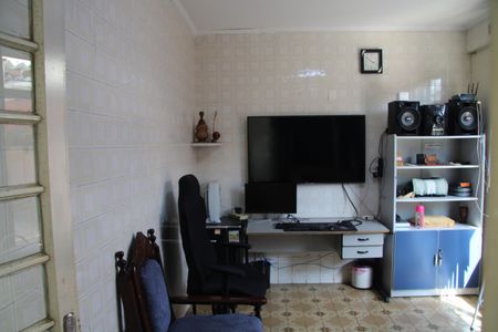 Casa à venda com 585m², 5 quartos e 6 vagasEdícula Quarto 2