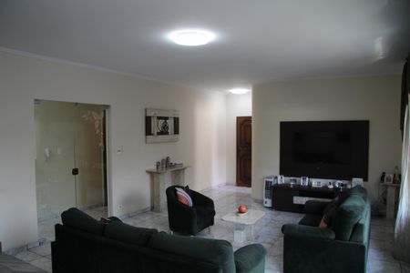 Casa à venda com 585m², 5 quartos e 6 vagasSala