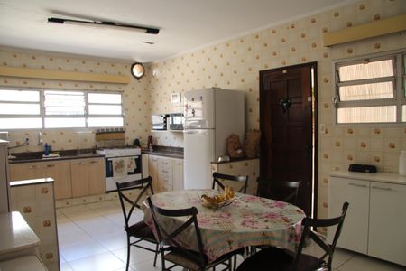 Casa à venda com 585m², 5 quartos e 6 vagasCozinha