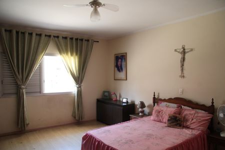 Casa à venda com 585m², 5 quartos e 6 vagasSuíte 1