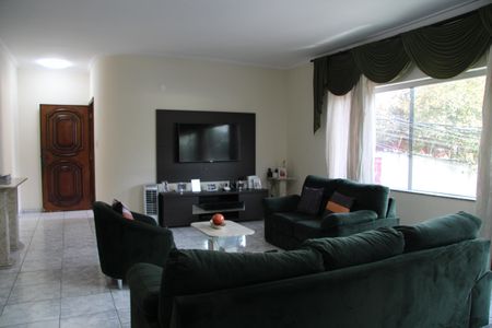 Casa à venda com 585m², 5 quartos e 6 vagasSala