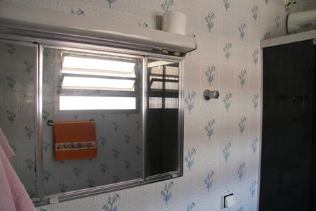 Casa à venda com 585m², 5 quartos e 6 vagasBanheiro da Suíte 1