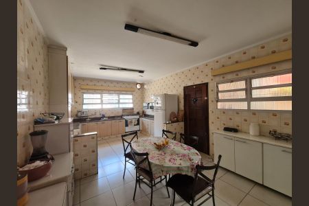 Casa à venda com 585m², 5 quartos e 6 vagasCozinha