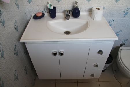 Casa à venda com 585m², 5 quartos e 6 vagasBanheiro da Suíte 1