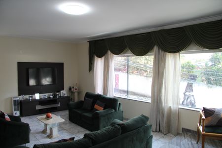 Casa à venda com 585m², 5 quartos e 6 vagasSala