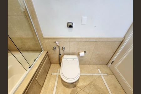 Apartamento à venda com 313m², 6 quartos e 6 vagasBanheiro da Suíte 3