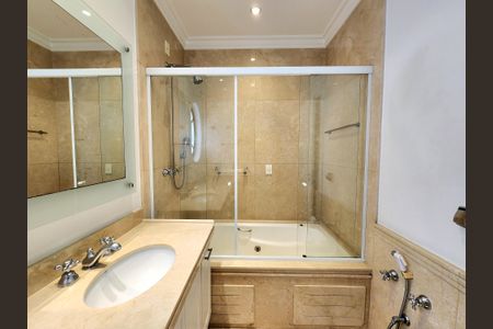 Apartamento à venda com 313m², 6 quartos e 6 vagasBanheiro da Suíte 3