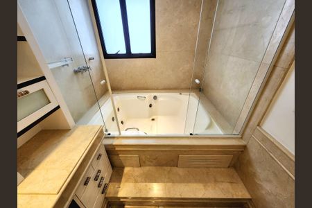 Apartamento à venda com 313m², 6 quartos e 6 vagasBanheiro da Suíte 4