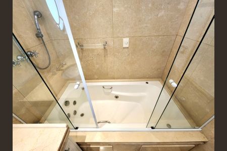 Apartamento à venda com 313m², 6 quartos e 6 vagasBanheiro da Suíte 3