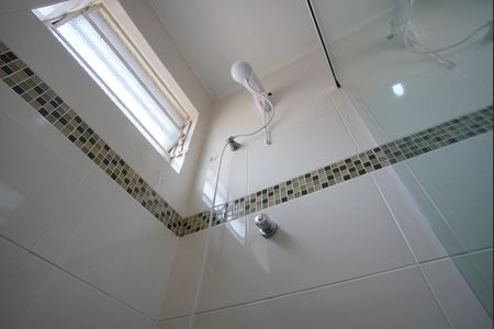 Banheiro Social de kitnet/studio à venda com 1 quarto, 33m² em Jardim Dona Leopoldina, Porto Alegre