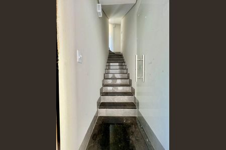 Apartamento para alugar com 135m², 3 quartos e 2 vagasEscada de acesso