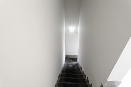 Apartamento à venda com 135m², 3 quartos e 2 vagas Apartamento à venda com 135m², 3 quartos e 2 vagasEscada