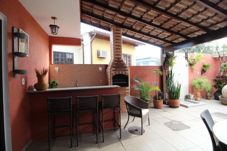 Casa à venda com 96m², 3 quartos e 2 vagasChurrasqueira