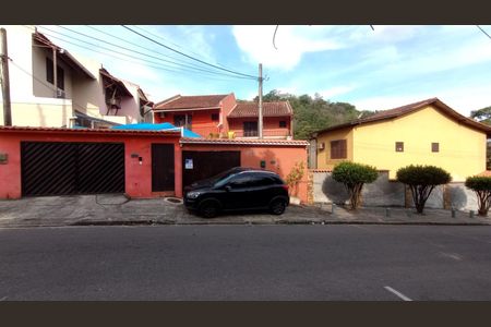 Casa à venda com 96m², 3 quartos e 2 vagasFachada