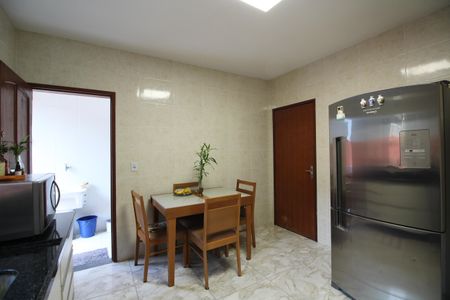 Casa à venda com 96m², 3 quartos e 2 vagasCozinha